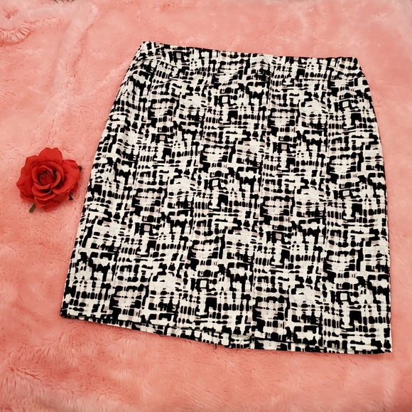 Valerie Bertinelli Dresses & Skirts - Valerie Bertinelli geometric skirt